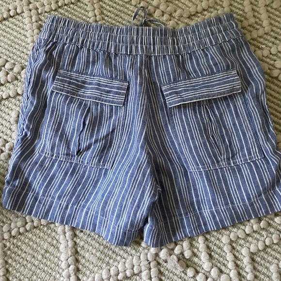 Like new! Striped Linen Pull on shorts - Picture 3 of 4